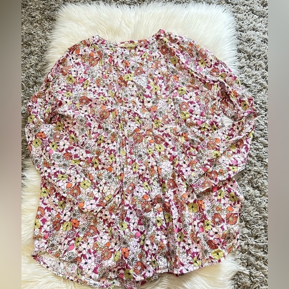 Floral top - Picture 1 of 1